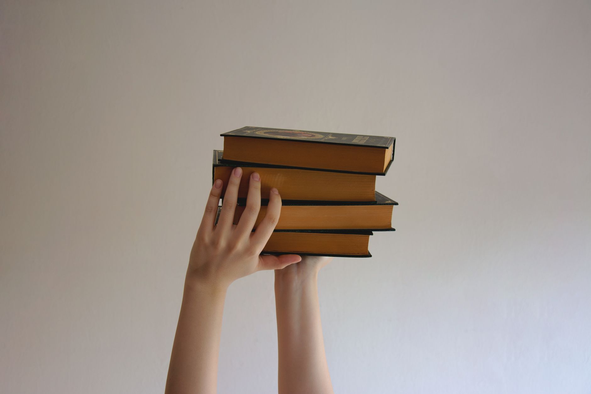 Die 10 kontroversesten Bücher zum Thema Spiritualität